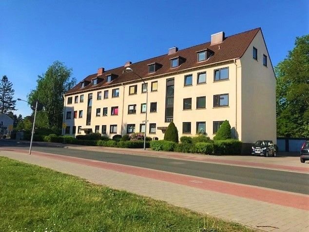 frisch renovierte 2,5 Zimmer-Wohnung sofort frei, 25421 Pinneberg, Etagenwohnung