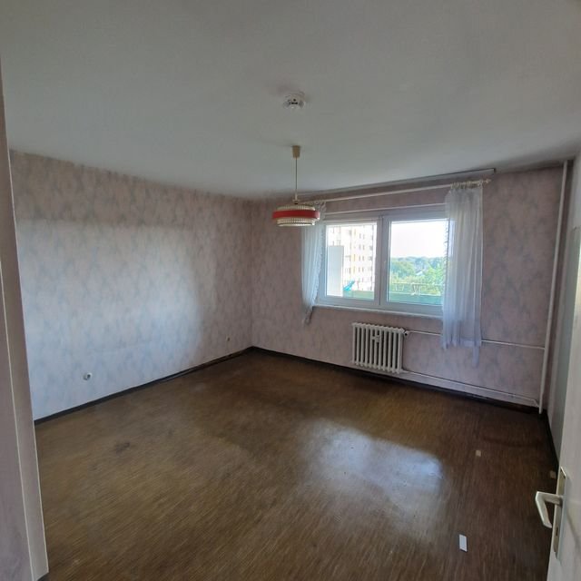 selber renovieren und sofort einziehen - 3 Zimmerwohnung sofort frei - Schlafzimmer