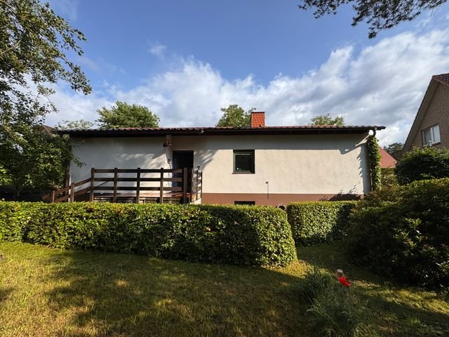 Attraktiver Bungalow wartet auf Ihre Gestaltungsideen!, 21629 Neu Wulmstorf, Haus