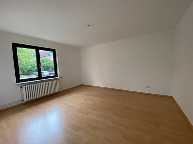 große, helle 3 Zimmerwohnung mit Balkon sofort frei - Zimmer 2